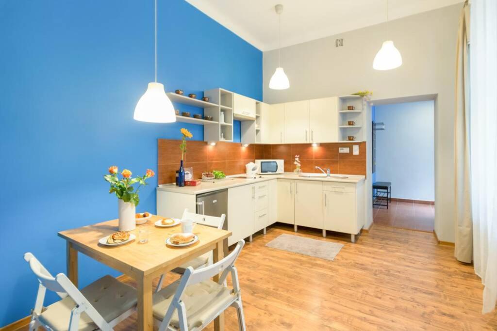 The Quiet Blue Home In The City Center! คราคูฟ ภายนอก รูปภาพ